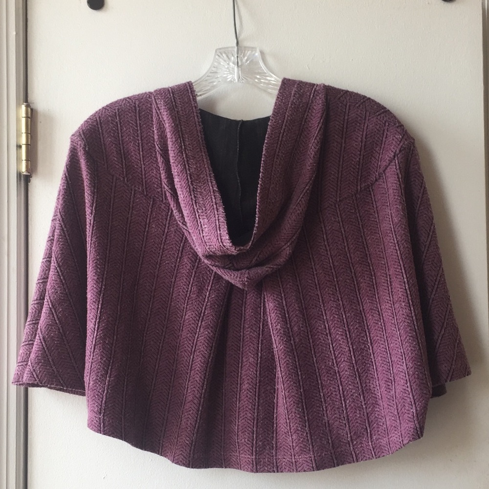 SOLD! Urban Outfitters cropped cape with hood - Picture 4 of 6